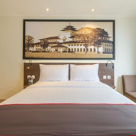 Super Oyo Collection O Hotel Pasar Baru Heritage Bandung Exterior photo