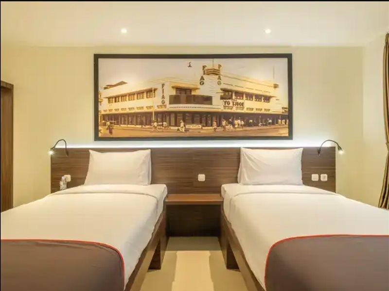 Super Oyo Collection O Hotel Pasar Baru Heritage Bandung Exterior photo