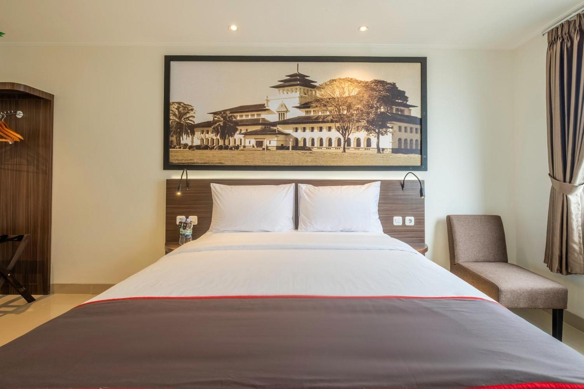 Super Oyo Collection O Hotel Pasar Baru Heritage Bandung Exterior photo