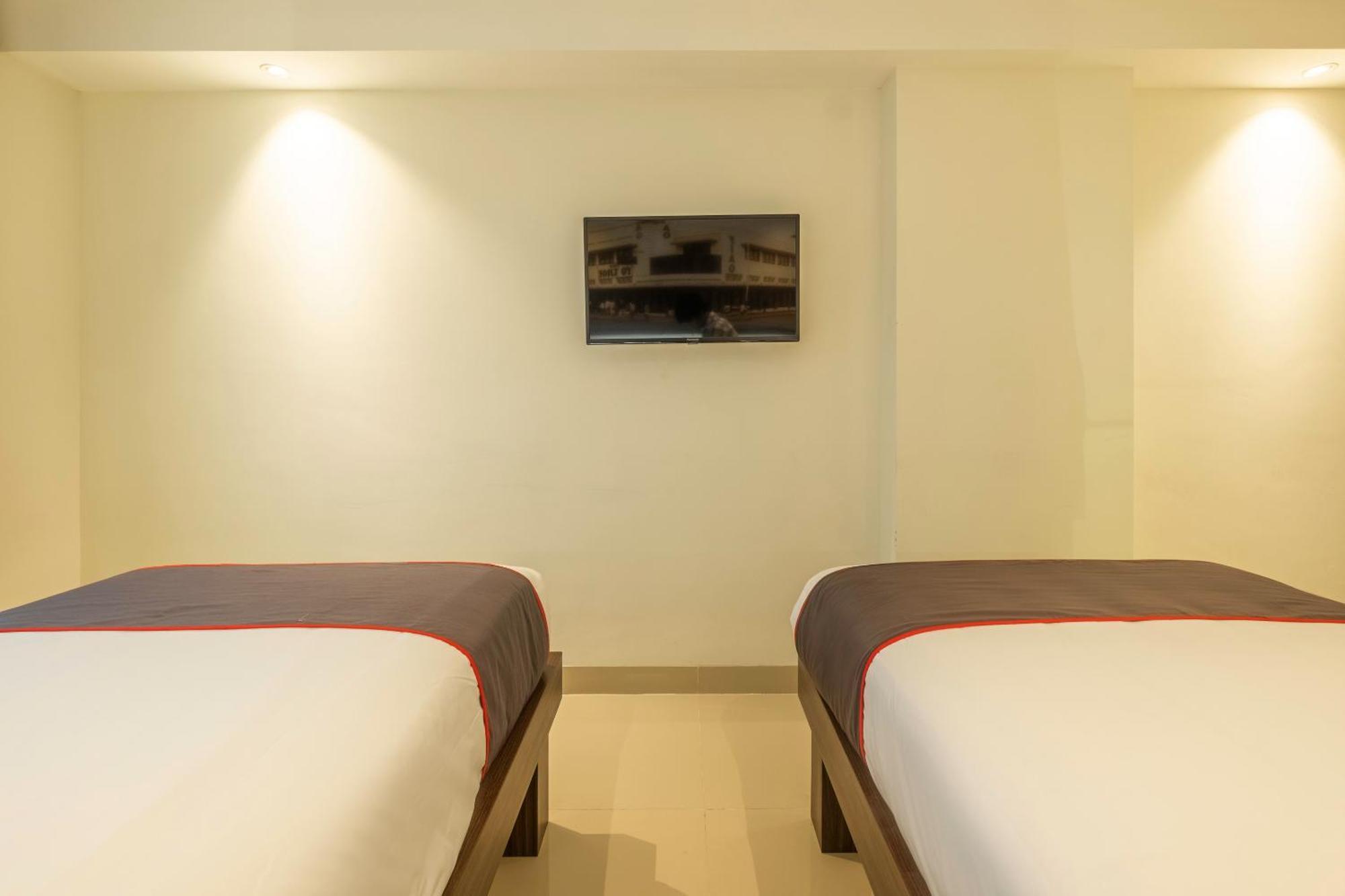 Super Oyo Collection O Hotel Pasar Baru Heritage Bandung Exterior photo